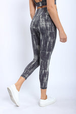 Load image into Gallery viewer, Waterfall Highwaist Capri Leggings
