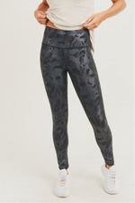 Load image into Gallery viewer, Black Foil Camo Leggings
